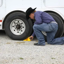 Trailer Aid Wheel Chock -Schneiders Shop 08832 alt b